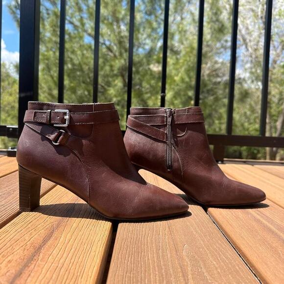 Lauren Ralph Lauren Brown Leather Ankle Booties Pointed Toe Buckle 8B Minimalist - Picture 1 of 7
